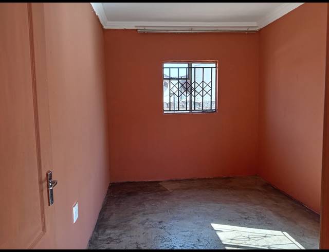 2 BEDROOM FREEHOLD FOR SALE IN VOSLOORUS
